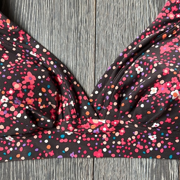 Lole floral burst halter bikini swim top. Women’s size small - Picture 2 of 9
